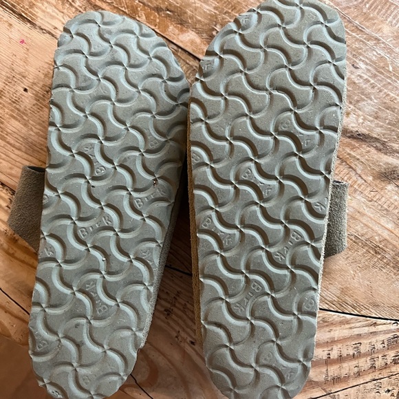 Arizona suede two strap, soft bed, khaki color. - Picture 4 of 5